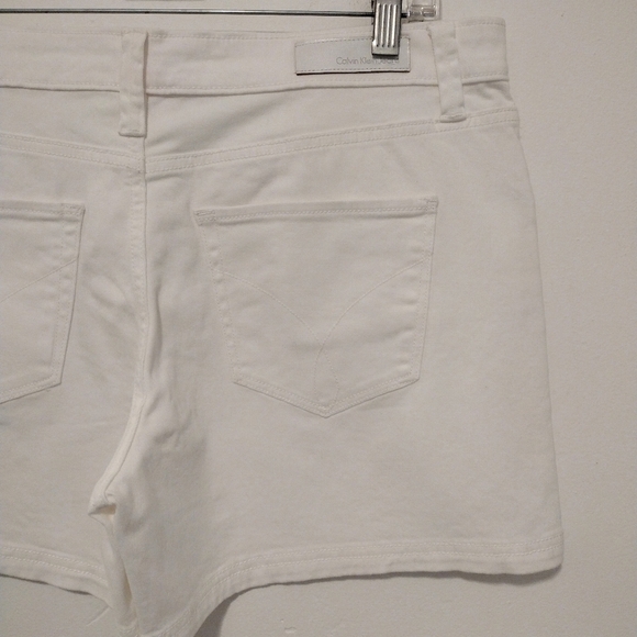 Calvin Klein - White Modern Casual Jean Shorts - Picture 9 of 15
